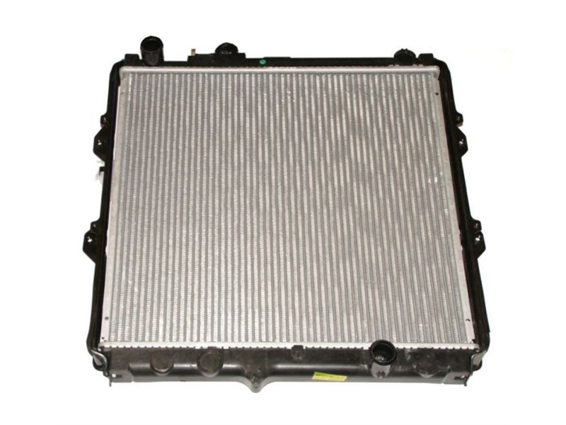 HLADNJAK VODE TOYOTA HI-LUX 2,5 DIZEL